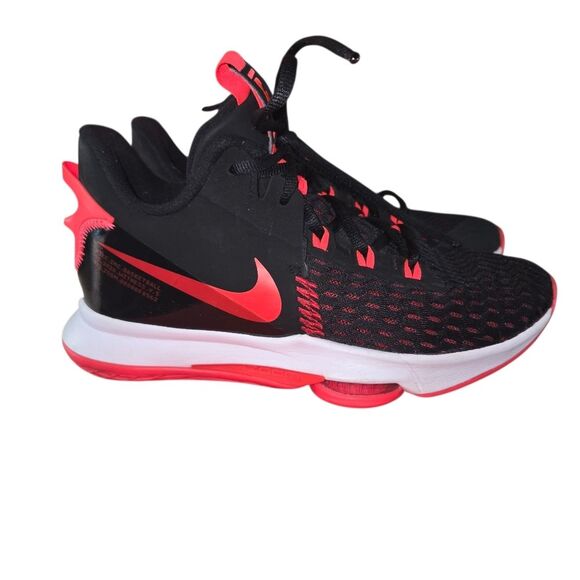 Athletic_Shoes